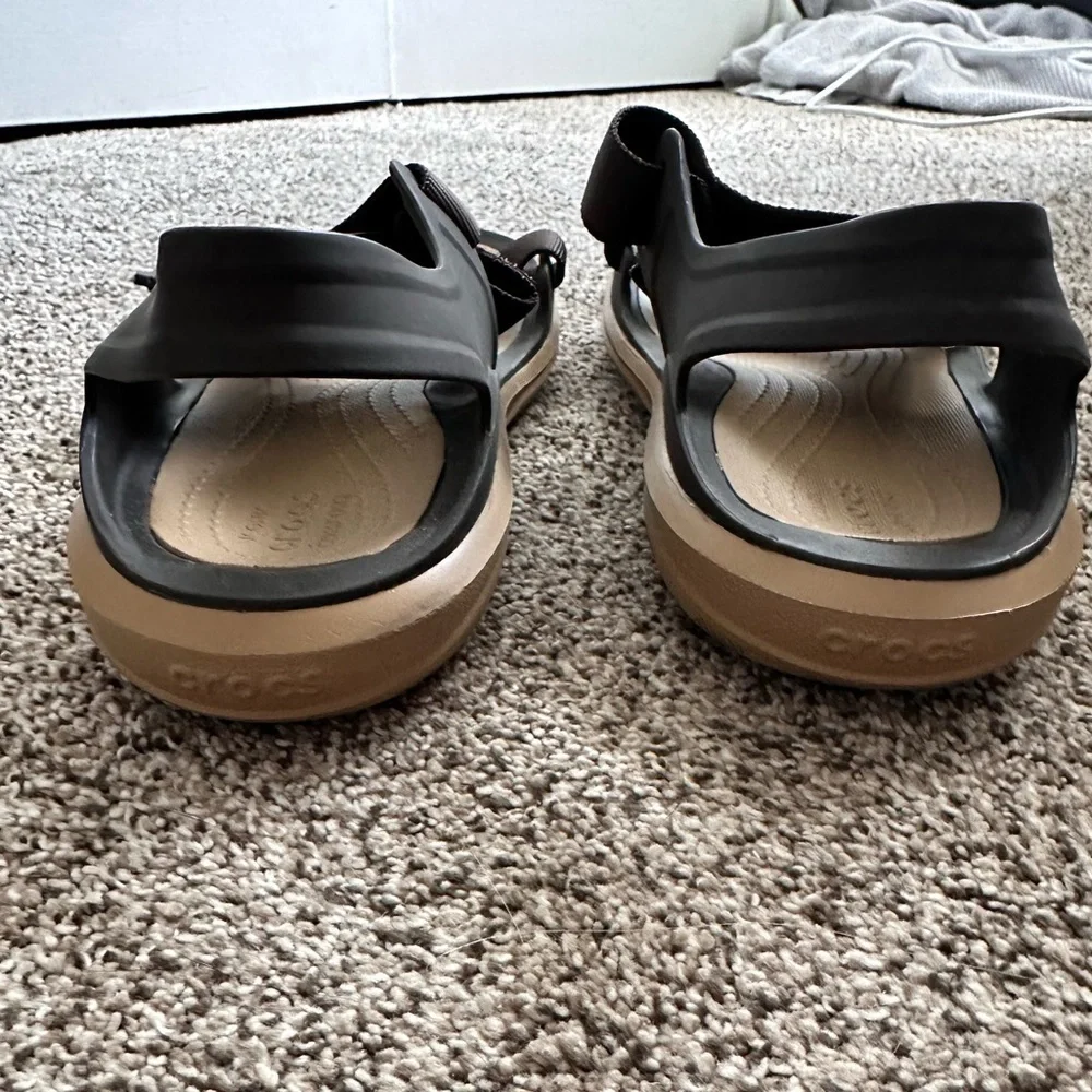 CROCS MEN'S SWIFTWATER EXPEDITION SANDAL, tan & brown SIZE 11